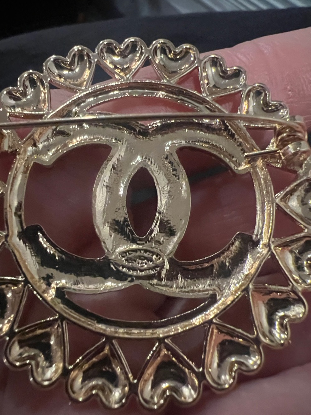 CHANEL Gold-Tone Crystal Double C Heart-Edged Circle Brooch - Picture 12 of 12